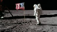 Nakon što su prodate lične stvari prvog astronauta koji je hodao po Mesecu, pojavile su se nove teorije zavere