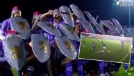 Nerealni prizori iz Argentine: Igrači izašli na teren sa štitovima i mačevima, jedan od njih uradio nešto što ne bi smeo nijedan defanzivac (VIDEO)