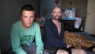 Goran je samohrani otac troje dece koji umesto plafona ima šatorsko krilo: Borio se na Kosovu, a sada u njegovoj kući miriše samo trulež i bolest (FOTO)