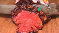 Brutalna biftek lubenica: Bolju stvar sa roštilja verovatno neće probati (VIDEO)