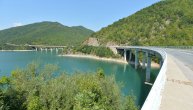 Bogato jezero na Kosovu krije još neka blaga: Albanci ga žarko žele, na njemu nema ugostiteljskih objekata, a posećuju ga svi (FOTO)