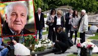 Tuga za legendarnim Batom Živojinovićem ne jenjava: Porodica i prijatelji obeležili godišnjicu smrti pokojnog velikana (FOTO)